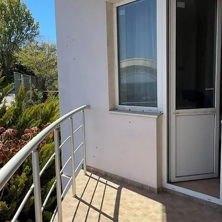 Sea View Apartment *